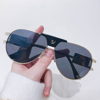 Lunettes de soleil classiques pour femmes, protection UV400, verres optiques, montures ovales en métal noir et or, lunettes de soleil de créateur pour hommes