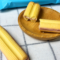 Nouveauté Biscuits sandwich à la saveur de bleuets de haute qualité en boîte Emballage Goût sucré Texture semi-dure Cadeau de vacances