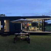 Unité de maison-capsule compacte et mobile, idéale pour le commerce de détail éphémère, les cafés et les stands d'exposition