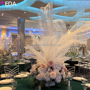 Centre de table de mariage moderne LEDA, fleur géante en organza de soie, fleur artificielle blanche - Product Image 1