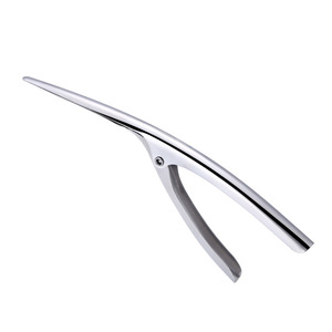 <span class=keywords><strong>Pince</strong></span> à éplucher <span class=keywords><strong>les</strong></span> <span class=keywords><strong>crevettes</strong></span> pratique en acier inoxydable 304, ustensile de cuisine en métal pour ouvrir et éplucher <span class=keywords><strong>les</strong></span> <span class=keywords><strong>crevettes</strong></span> et <span class=keywords><strong>les</strong></span> écrevisses - Product Image 5