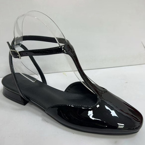 Sandali piatti da <span class=keywords><strong>donna</strong></span> personalizzati OEM in pelle verniciata lucida con cinturini multipli, punta quadrata, fibbia argentata e tacco basso - Product Image 3