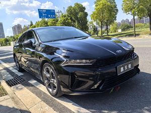 Stock in Russia <span class=keywords><strong>Kia</strong></span> K5 <span class=keywords><strong>2021</strong></span> berlina 4 porte 5 posti auto a benzina di medie dimensioni 1.5T 2.0T FWD R18 auto usate ad alta velocità - Product Image 3