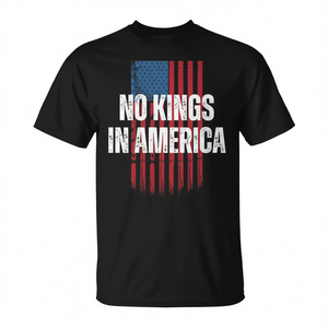 Camiseta con bandera americana de No Kings In America Freedom - Product Image 2