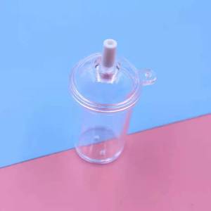 ビッグサイズ シミュレーション プラスチック サラダカップ フラットカバー ミニミルクティーカップ DIY フードプレイカップ キーホルダー ストロー付き - Product Image 2