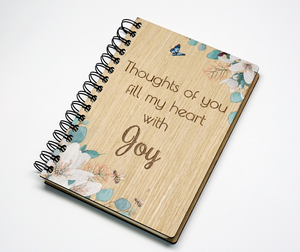 Cubierta <span class=keywords><strong>de</strong></span> cuaderno <span class=keywords><strong>de</strong></span> madera A5 personalizada al por mayor diseño impreso con láser y Flor <span class=keywords><strong>de</strong></span> pera para regalos o uso escolar - Product Image 5