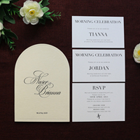 Ensemble d'invitations de mariage en folio à couverture rigide en forme d'arche, en papier épais de coton, avec impression typographique et pliage en velours