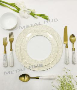 ชุดเครื่องใช้บนโต๊ะอาหารสแตนเลสสีทองมีด้ามจับหินอ่อน5 & 7ชิ้นชุดเครื่องใช้บนโต๊ะอาหารสีทองแปรงแบบยั่งยืน - Product Image 2