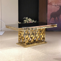 Table de salle à manger VIP rectangulaire moderne et élégante en acier inoxydable avec plateau en verre pour événements de mariage et utilisation en extérieur dans les hôtels