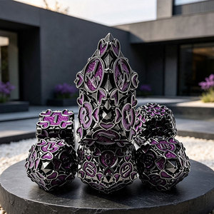 Dés à jouer complets pour D&D, en émail irisé violet mystique et bleu glacé, avec incrustation rainurée et motif cœur superposé, pour aventures de table - Product Image 1