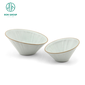 Nouveautés – Vaisselle en porcelaine blanche irrégulière de 6/8 pouces pour service alimentaire, dessert, salade, soupe – Vaisselle commerciale - Product Image 5