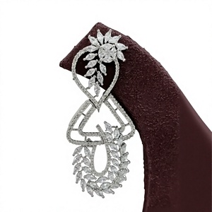 Preciosos Pendientes Colgantes Plateados con Diseño de Flor de Cristal Tallado Marquise para Mujer, Joyería de Boda, Estilo Romántico - Product Image 2