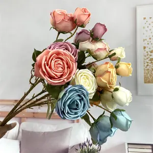 2024 sıcak satış ipek güller 3 kafaları güller çiçekler düğün dekor için yüksek kalite yapay çiçekler gül demet