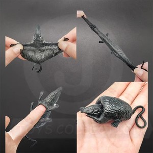 Juguete de tirachinas de dedo Flying Rat al por mayor para niños - Diseño de ratón catapulta divertido en blanco y negro para juegos al aire libre y fiestas - Product Image 2