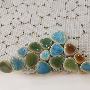 Mosaïque céramique irrégulière, éclats de porcelaine, bleu Morandi et blanc, décorative pour mur, morceaux de mosaïque brocart suspendus - Product Image 2