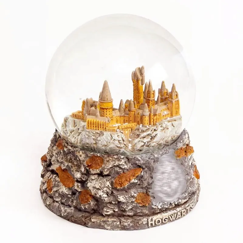 Souvenir in resina mappamondo personalizzato film magici caldi Harry Glass Snowglobe Souvenir regalo di alta qualità in resina magico castello di neve