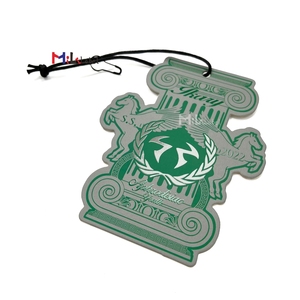 Etiqueta colgante gruesa personalizada con etiqueta de ropa tratada con UV Spot <span class=keywords><strong>Color</strong></span> impresión brillante impreso etiquetas de ropa para bolsos - Product Image 1