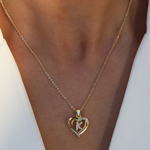 Collana con Ciondolo a Forma di Cuore con Iniziale in Lettere, Placcata in Oro 18K con Micro Pavé di Zirconi, Gioiello d'Amore NZ1608 per Donne - Product Image 3