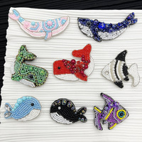 Nouveaux patchs appliqués faits à la main avec des perles et des paillettes représentant des baleines, des dauphins, des requins, des raies manta, parfaits pour décorer les vêtements