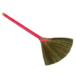 Balai souple Vinacraft à long manche en rotin avec tête en herbe verte et pelle pour usage domestique et extérieur (vente en gros) - Product Image 1