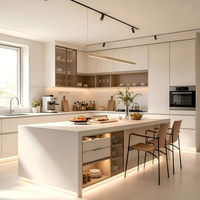 Meubles de cuisine de luxe modernes avec îlot en marbre incurvé, garniture dorée, four encastré, emballage KDP de qualité ENF sur mesure