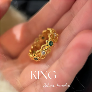 Anillo de plata chapado en oro con esmeralda y diamantes engastados en forma de flor, anillo de moda para mujer. - Product Image 3