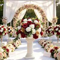 Centre de table en fleurs artificielles, rose blanche bordeaux, grand arrangement de table de mariage avec détails dorés et support métallique