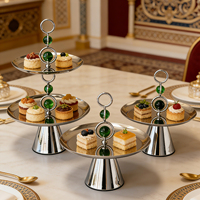 Luxe moderne metalen roestvrijstalen zilverkleurige taart- en dessertstandaard, snack- en fruitplateau, presentatiebord voor Ramadan-huisdecoratie