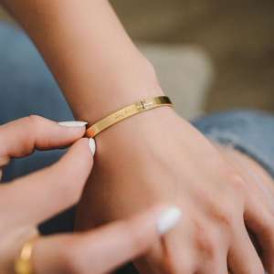 Sapphire — <span class=keywords><strong>Bracelet</strong></span> à manchette ajustable pour femmes, bijoux musulmans avec nom personnalisés et gravés - Product Image 6