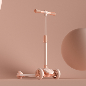 Trottinette Enfant en Plastique Écologique Légère à 3 Roues Clignotantes pour Enfants de 3 à 8 Ans - Fournisseur Chinois - Product Image 1