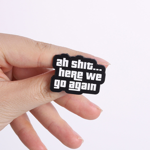 Épinglette en émail noir et blanc de haute qualité, motif Meme personnalisé 'Ah Shit Here We Go Again', vente en gros - Product Image 2