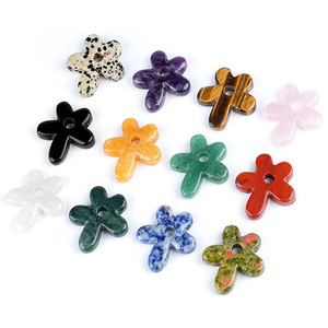 Pendentif trèfle à quatre feuilles en cristal naturel mélangé, breloques en pierres précieuses polies vierges en forme de croix et de fleur pour la fabrication de bijoux et colliers DIY - Product Image 3