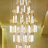 Lustre moderne en cristal sur mesure, grand, carré, long, en forme de tube, avec fleurs, art moderne, suspension LED, télécommande, hauteur réglable, intensité variable