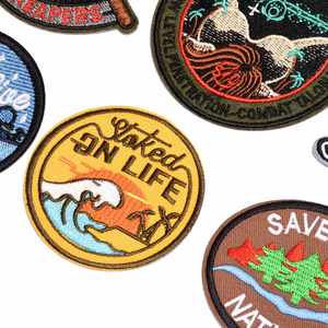 Écusson brodé personnalisé de haute qualité avec logo et texte, à coudre ou thermocollant, avec bordure surjetée pour vêtements - Product Image 2