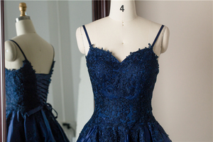 Vestido de Gala Azul Marino y Borgoña para Quinceañera, Largo hasta el Suelo, con Escote Corazón Bordado y Diseño sin Mangas - Product Image 5
