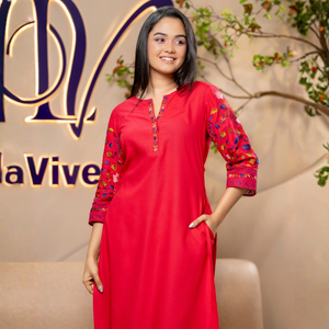 Conjunto de Kurta y Pantalones de Rayón Rojo de Lujo Elegante para Mujer, Venta al Por Mayor - Product Image 1