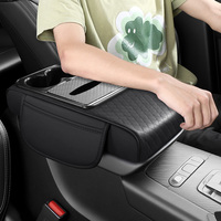 Coussin d'accoudoir de voiture en cuir en gros avec sac de rangement, support de main, boîte à mouchoirs et fonction porte-gobelet