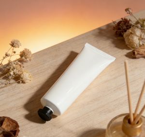 Envase de Plástico Personalizado con Logotipo para Cosméticos, 30 ml, 50 ml, 100 ml, Tubo Blanco para Crema de Manos, Cuidado de la Piel, Limpiador Facial, con Tapa Negra de Rosca - Product Image 4