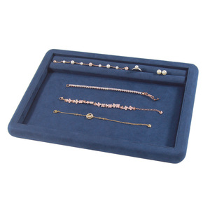 Présentoir à bijoux élégant et haut de gamme pour bracelets - Product Image 4