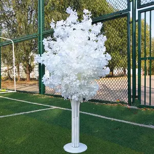 利用可能な新しい色結婚式の白い桜の木人工