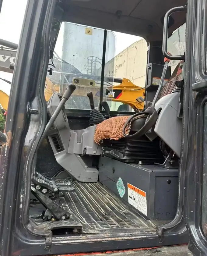 Hot boutique used excavator Kubota 163 to provide quality assurance car condition first-class