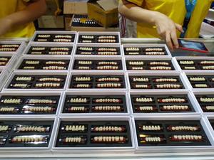 YP Denti OEM in Resina Acrilica Multistrato per Protesi Dentarie Denti in Resina Sintetica Acrilica per Protesi Dentale - Product Image 3