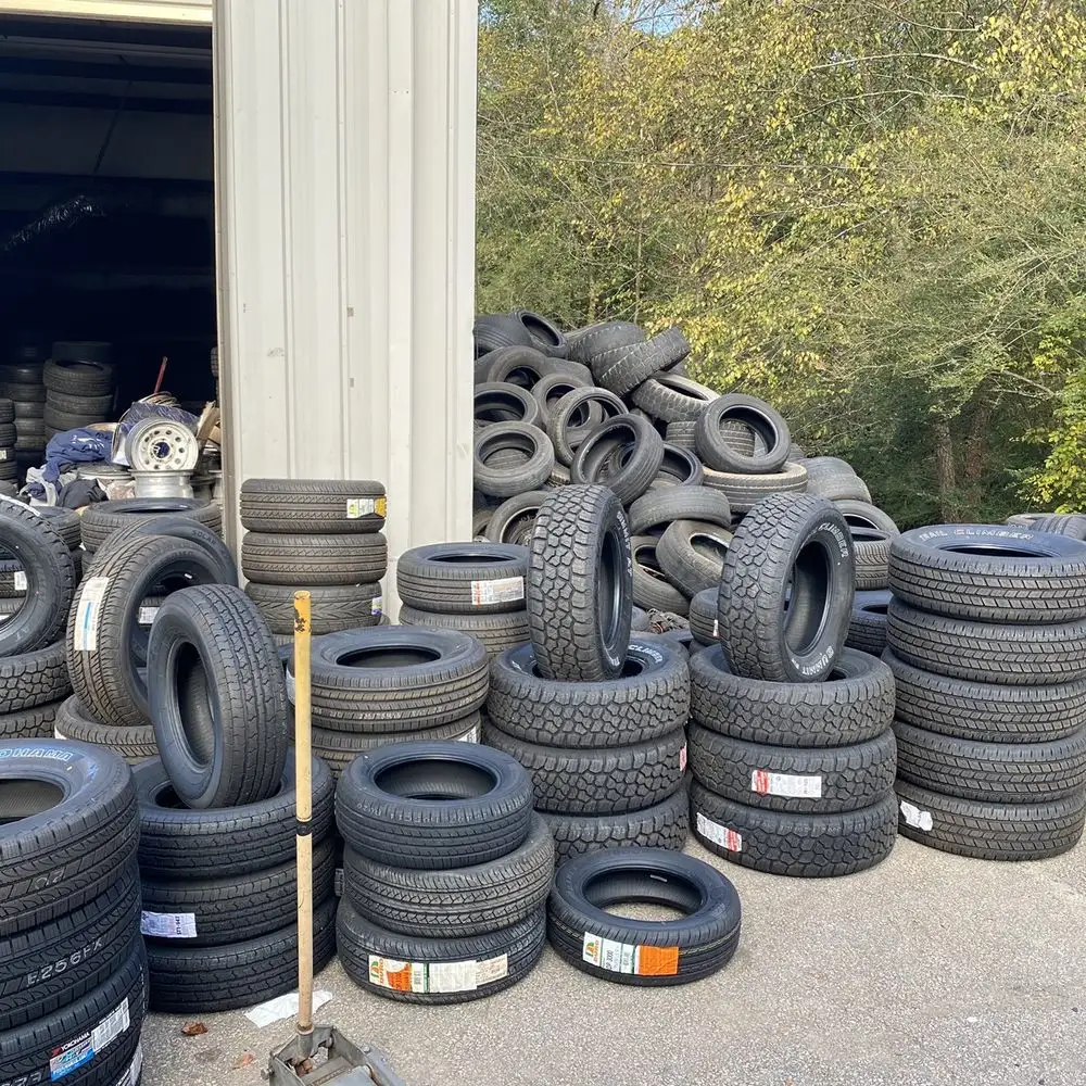 Second-Hand-Lkw mit perfekten gebrauchten Autoreifen im Großgebinde VVERKAUF /preisgünstige gebrauchte Reifen im Großhandel preisgünstige Autoreifen