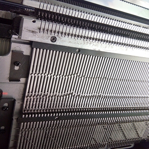 Machine à tricoter plate informatisée 9GG 10GG pour la fabrication d'uniformes scolaires, équipée d'une machine à relier les pulls – Prix compétitif - Product Image 3
