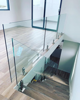 Poteau de garde-corps en aluminium Reilbu au design moderne pour la construction de rampes d'escalier et de balustrades de terrasse extérieures