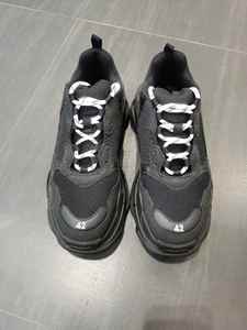Chaussures de sport de luxe en maille de marque de créateur pour hommes et femmes – Qualité supérieure, élégantes, respirantes, amortissantes, anti-odeur, pour la marche - Product Image 4