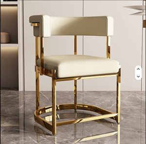 Chaise de salle à manger moderne en métal doré avec revêtement crème, design contemporain pour restaurant ou café - Product Image 1