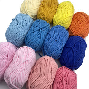 Fil épais en polyester recyclé teint, 100 % polyester, type chenille, populaire sur le marché américain pour le tricot à la main - Product Image 1