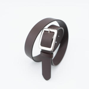 Cinturón de Cuero Liso Marrón Oscuro para Hombre con Hebilla Cuadrada Plateada - Product Image 5