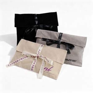 Pochette Cadeau Haut de Gamme en Velours Crème Doux Personnalisée avec Logo Estampé à Chaud, Écologique et Durable, avec Ruban pour Vêtements - Product Image 6